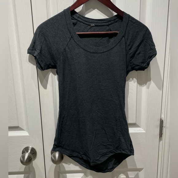 Lululemon fitted scoop neck t-shirt - Picture 1 of 2